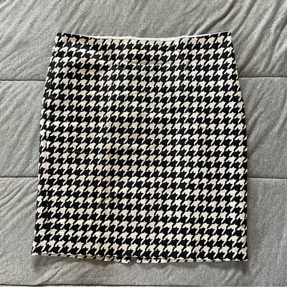 The Limited Dresses & Skirts - The Limited Black and White Houndstooth Pencil Skirt